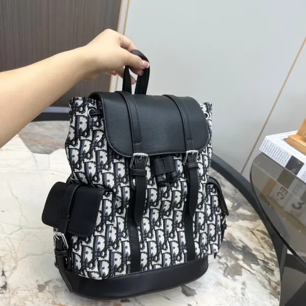 【2026】【DIOR 公式 旗艦店】ディオール リュックサック 当日出荷 好評に付き再入荷!24*28CM 【2026】【DIOR 公式 旗艦店】ディオール リュックサック 当日出荷 好評に付き再入荷!24*28CM