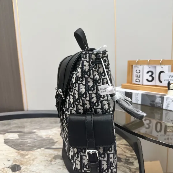【2026】【DIOR 公式 旗艦店】ディオール リュックサック 当日出荷 好評に付き再入荷!24*28CM 【2026】【DIOR 公式 旗艦店】ディオール リュックサック 当日出荷 好評に付き再入荷!24*28CM