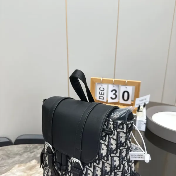 【2026】【DIOR 公式 旗艦店】ディオール リュックサック 当日出荷 好評に付き再入荷!24*28CM 【2026】【DIOR 公式 旗艦店】ディオール リュックサック 当日出荷 好評に付き再入荷!24*28CM
