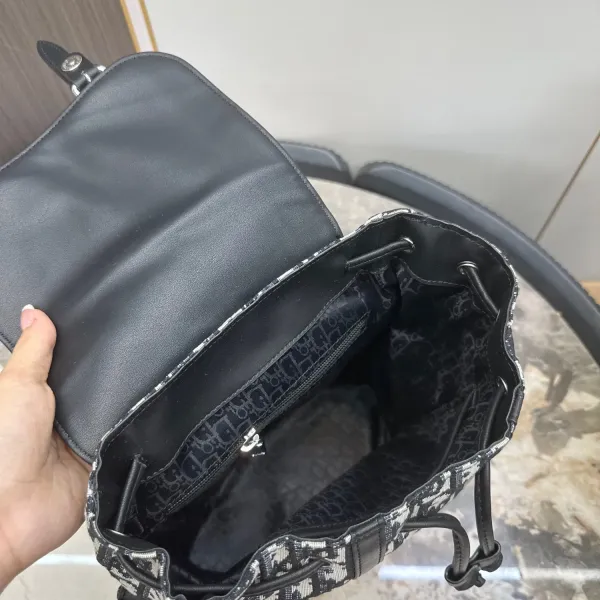 【2026】【DIOR 公式 旗艦店】ディオール リュックサック 当日出荷 好評に付き再入荷!24*28CM 【2026】【DIOR 公式 旗艦店】ディオール リュックサック 当日出荷 好評に付き再入荷!24*28CM