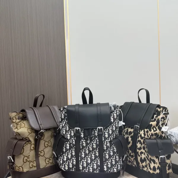 【2026】【DIOR 公式 旗艦店】ディオール リュックサック 当日出荷 好評に付き再入荷!24*28CM 【2026】【DIOR 公式 旗艦店】ディオール リュックサック 当日出荷 好評に付き再入荷!24*28CM