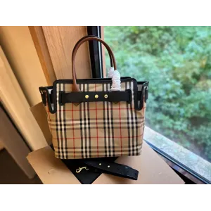 【2026】【BURBERRY 公式旗艦店】バーバリー ハンドバッグ 当日出荷 好評に付き再入荷!33*29CM 【2026】【BURBERRY 公式旗艦店】バーバリー ハンドバッグ 当日出荷 好評に付き再入荷!33*29CM