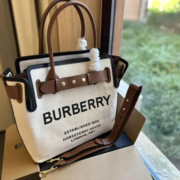 【2026】【BURBERRY 公式旗艦店】バーバリー ハンドバッグ 当日出荷 好評に付き再入荷!33*29CM 【2026】【BURBERRY 公式旗艦店】バーバリー ハンドバッグ 当日出荷 好評に付き再入荷!33*29CM