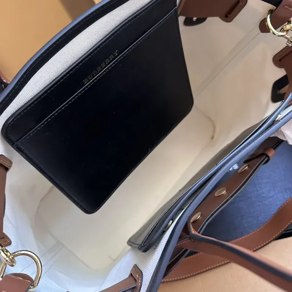 【2026】【BURBERRY 公式旗艦店】バーバリー ハンドバッグ 当日出荷 好評に付き再入荷!33*29CM 【2026】【BURBERRY 公式旗艦店】バーバリー ハンドバッグ 当日出荷 好評に付き再入荷!33*29CM