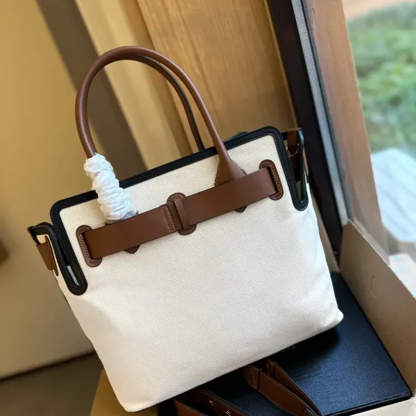 【2026】【BURBERRY 公式旗艦店】バーバリー ハンドバッグ 当日出荷 好評に付き再入荷!33*29CM 【2026】【BURBERRY 公式旗艦店】バーバリー ハンドバッグ 当日出荷 好評に付き再入荷!33*29CM