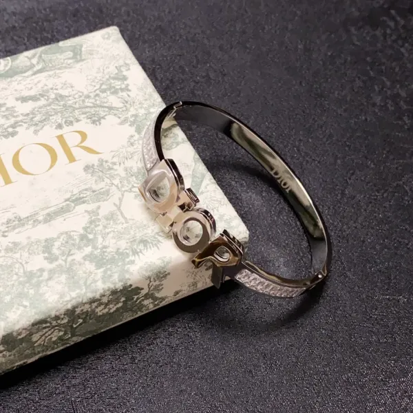 【2026】【DIOR】ブレスレット、ファッションシンプルなスタイル 【2026】【DIOR】ブレスレット、ファッションシンプルなスタイル