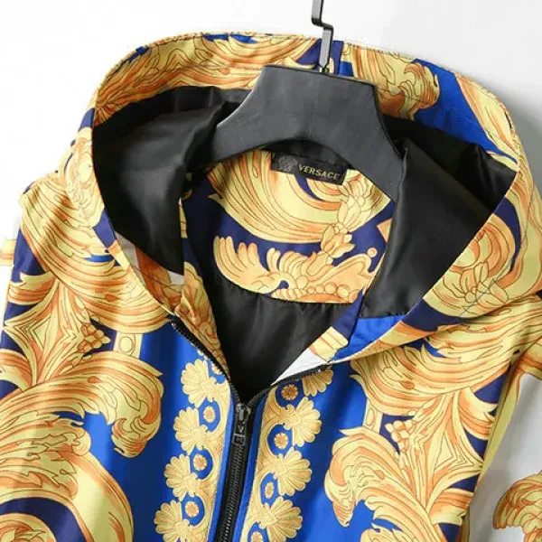 【2026】【VERSACE 公式旗艦店】ヴェルサーチ ジャケット着好評に付き再入荷! 【2026】【VERSACE 公式旗艦店】ヴェルサーチ ジャケット着好評に付き再入荷!