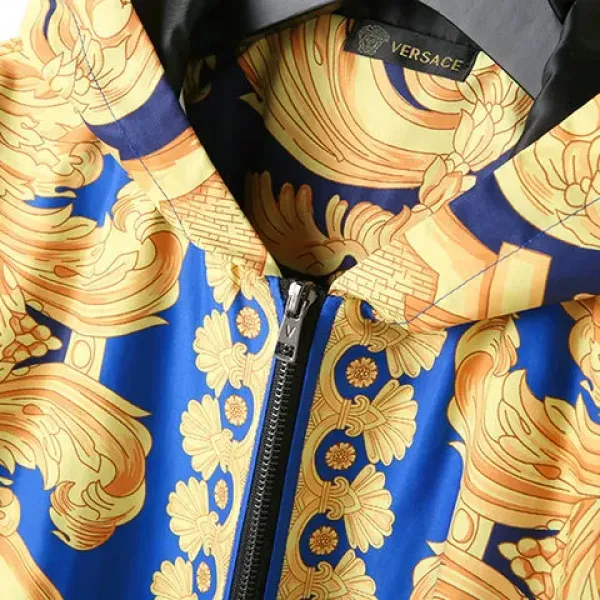 【2026】【VERSACE 公式旗艦店】ヴェルサーチ ジャケット着好評に付き再入荷! 【2026】【VERSACE 公式旗艦店】ヴェルサーチ ジャケット着好評に付き再入荷!
