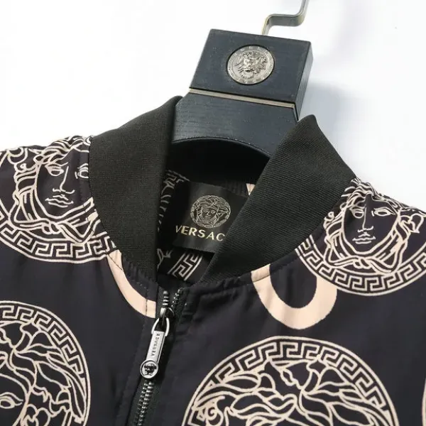 【2026】【VERSACE 公式旗艦店】ヴェルサーチ ジャケット着好評に付き再入荷! 【2026】【VERSACE 公式旗艦店】ヴェルサーチ ジャケット着好評に付き再入荷!