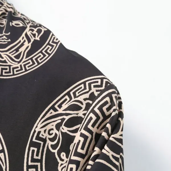 【2026】【VERSACE 公式旗艦店】ヴェルサーチ ジャケット着好評に付き再入荷! 【2026】【VERSACE 公式旗艦店】ヴェルサーチ ジャケット着好評に付き再入荷!