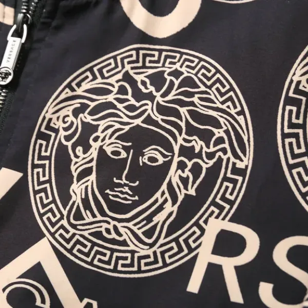 【2026】【VERSACE 公式旗艦店】ヴェルサーチ ジャケット着好評に付き再入荷! 【2026】【VERSACE 公式旗艦店】ヴェルサーチ ジャケット着好評に付き再入荷!
