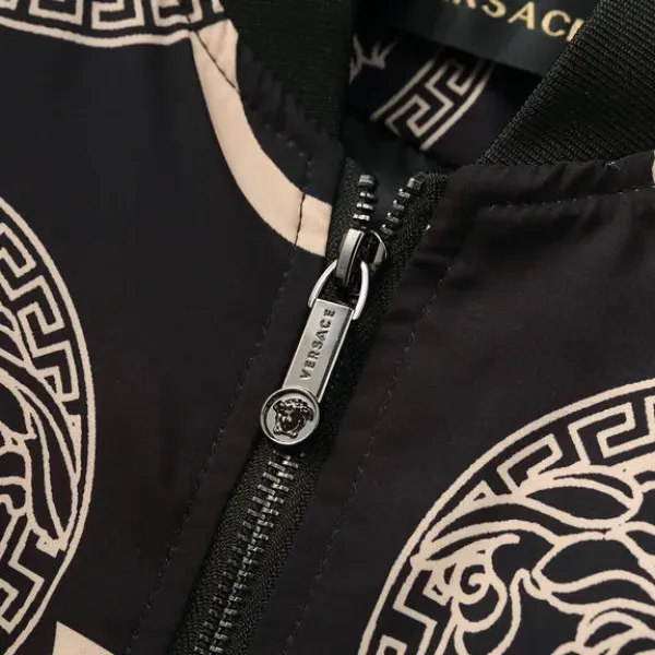 【2026】【VERSACE 公式旗艦店】ヴェルサーチ ジャケット着好評に付き再入荷! 【2026】【VERSACE 公式旗艦店】ヴェルサーチ ジャケット着好評に付き再入荷!