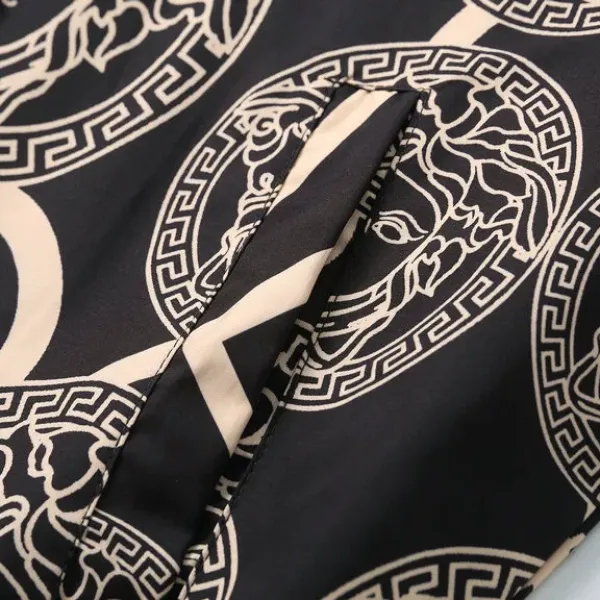 【2026】【VERSACE 公式旗艦店】ヴェルサーチ ジャケット着好評に付き再入荷! 【2026】【VERSACE 公式旗艦店】ヴェルサーチ ジャケット着好評に付き再入荷!