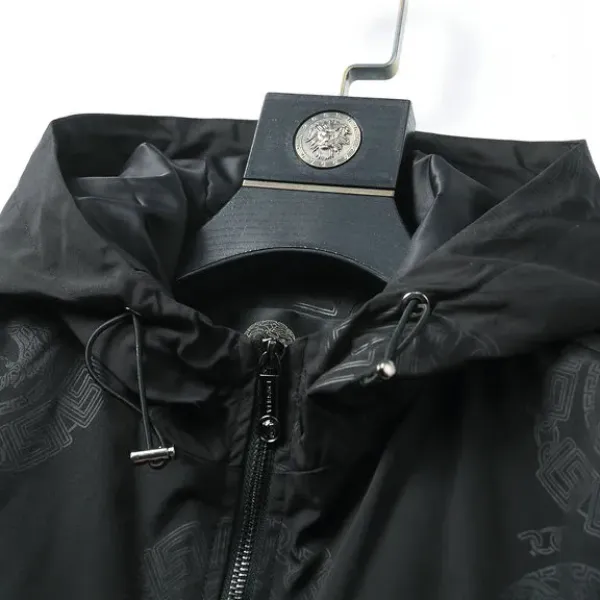 【2026】【VERSACE 公式旗艦店】ヴェルサーチ ジャケット着好評に付き再入荷! 【2026】【VERSACE 公式旗艦店】ヴェルサーチ ジャケット着好評に付き再入荷!