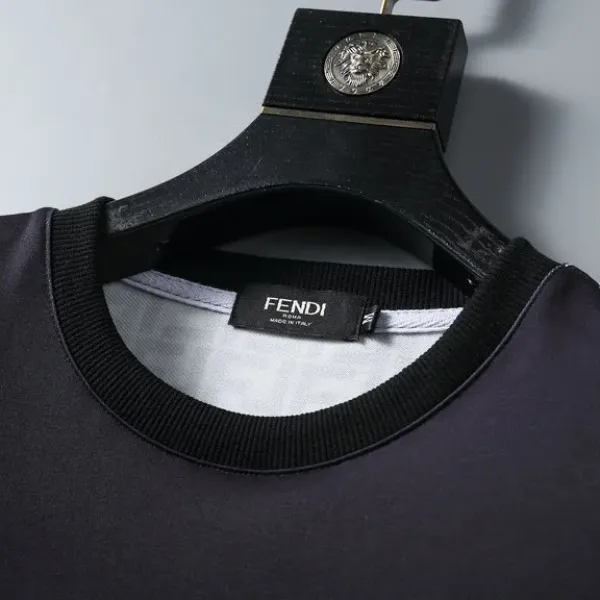 【2026】【FENDI  公式旗艦店】フェンディ丸首の衛衣 スウェット ご好評に付き再入荷！