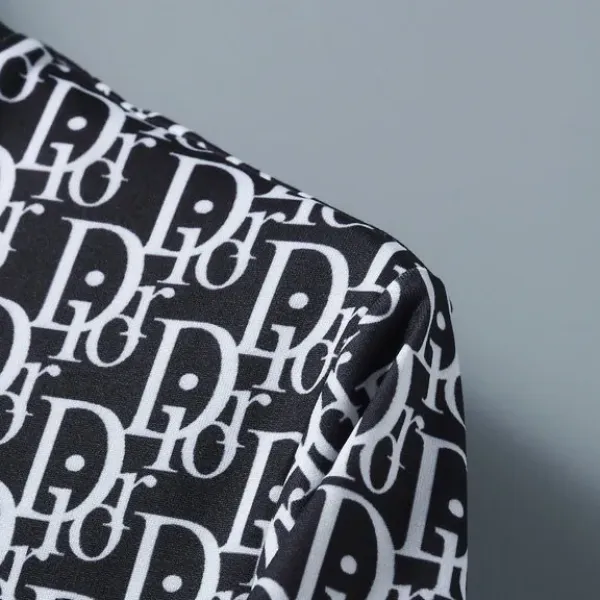 【2026】【DIOR 公式旗艦店】ディオール 丸首の衛衣 スウェットご好評に付き再入荷! 【2026】【DIOR 公式旗艦店】ディオール 丸首の衛衣 スウェットご好評に付き再入荷!