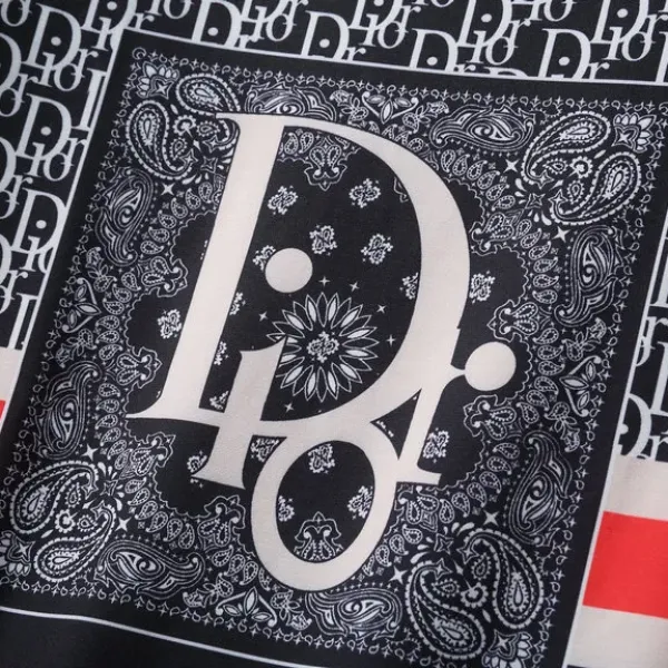 【2026】【DIOR 公式旗艦店】ディオール 丸首の衛衣 スウェットご好評に付き再入荷! 【2026】【DIOR 公式旗艦店】ディオール 丸首の衛衣 スウェットご好評に付き再入荷!