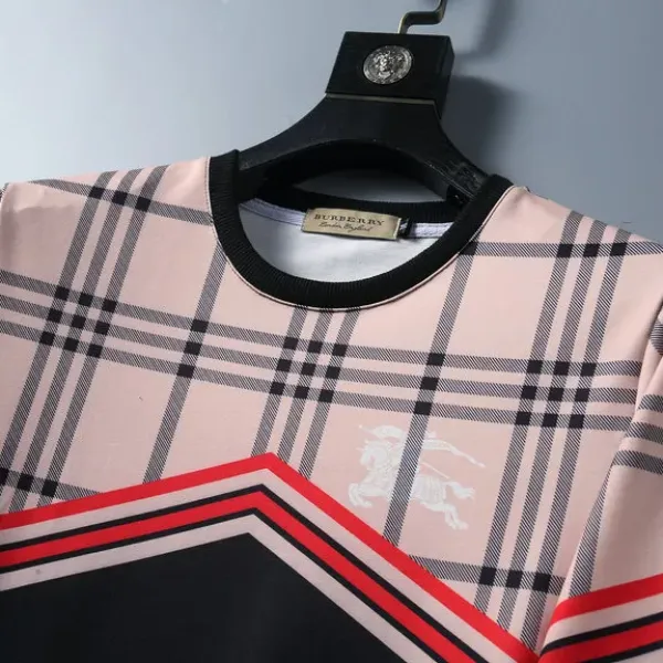 【2026】【BURBERRY 公式旗艦店】バーバリー 丸首の衛衣 スウェット ご好評に付き再入荷! 【2026】【BURBERRY 公式旗艦店】バーバリー 丸首の衛衣 スウェット ご好評に付き再入荷!