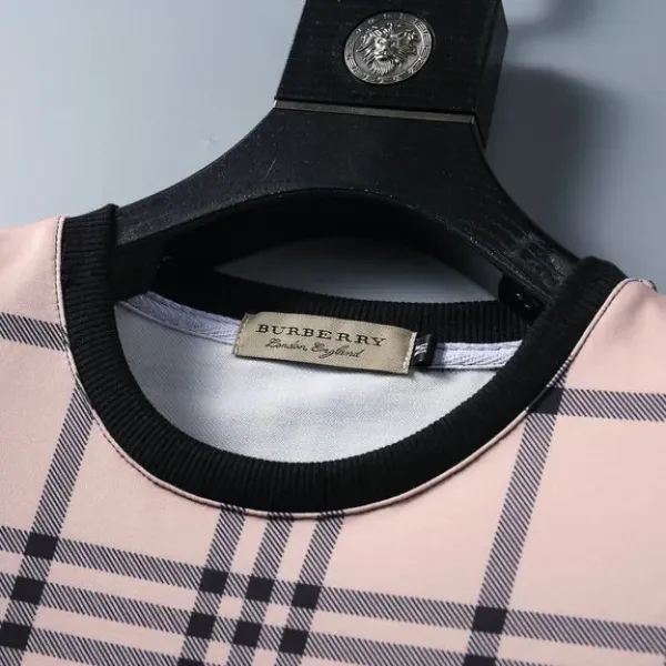 【2026】【BURBERRY 公式旗艦店】バーバリー 丸首の衛衣 スウェット ご好評に付き再入荷! 【2026】【BURBERRY 公式旗艦店】バーバリー 丸首の衛衣 スウェット ご好評に付き再入荷!