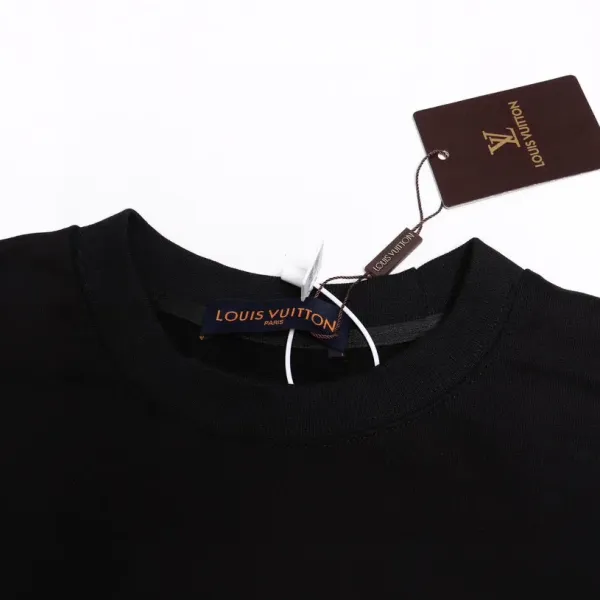 【2026】【LOUIS VUITTON 公式旗艦店】ルイヴィトン 丸首の衛衣 スウェットご好評に付き再入荷! 【2026】【LOUIS VUITTON 公式旗艦店】ルイヴィトン 丸首の衛衣 スウェットご好評に付き再入荷!