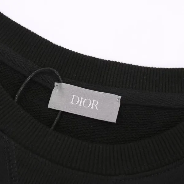 【2026】【DIOR 公式旗艦店】ディオール 丸首の衛衣 スウェットご好評に付き再入荷! 【2026】【DIOR 公式旗艦店】ディオール 丸首の衛衣 スウェットご好評に付き再入荷!