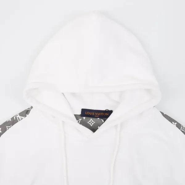 【2026】【LOUIS VUITTON 公式旗艦店】ルイヴィトン 丸首の衛衣 スウェットご好評に付き再入荷! 【2026】【LOUIS VUITTON 公式旗艦店】ルイヴィトン 丸首の衛衣 スウェットご好評に付き再入荷!