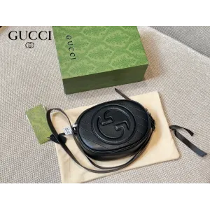 【2026】【GUCCI 公式旗艦店】クッチ    ショルダーバッグ 当日出荷 好評に付き再入荷！20*15CM