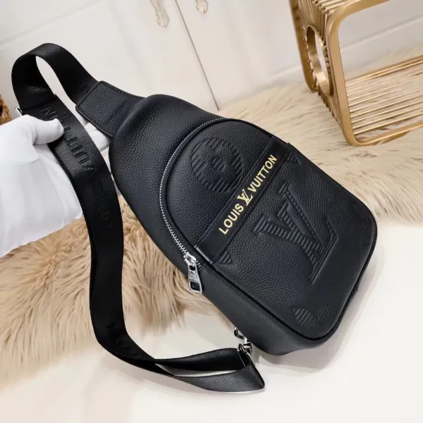 【2026】LV【LOUIS VUITTON 公式旗艦店】ルイヴィトン 胸ポケット 当日出荷 好評に付き再入荷!32*18*8CM 【2026】LV【LOUIS VUITTON 公式旗艦店】ルイヴィトン 胸ポケット 当日出荷 好評に付き再入荷!32*18*8CM