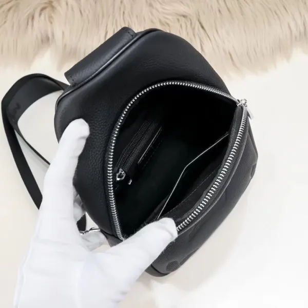 【2026】LV【LOUIS VUITTON 公式旗艦店】ルイヴィトン 胸ポケット 当日出荷 好評に付き再入荷!32*18*8CM 【2026】LV【LOUIS VUITTON 公式旗艦店】ルイヴィトン 胸ポケット 当日出荷 好評に付き再入荷!32*18*8CM