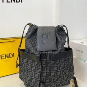 【2026】【FENDI 公式旗艦店】フェンディ リュックサック 当日出荷 好評に付き再入荷!35*44CM 【2026】【FENDI 公式旗艦店】フェンディ リュックサック 当日出荷 好評に付き再入荷!35*44CM