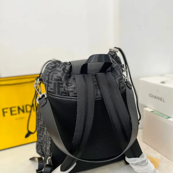 【2026】【FENDI 公式旗艦店】フェンディ リュックサック 当日出荷 好評に付き再入荷!35*44CM 【2026】【FENDI 公式旗艦店】フェンディ リュックサック 当日出荷 好評に付き再入荷!35*44CM