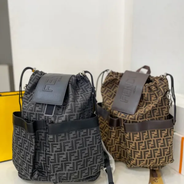 【2026】【FENDI 公式旗艦店】フェンディ リュックサック 当日出荷 好評に付き再入荷!35*44CM 【2026】【FENDI 公式旗艦店】フェンディ リュックサック 当日出荷 好評に付き再入荷!35*44CM