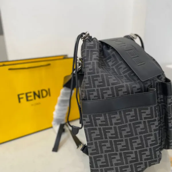 【2026】【FENDI 公式旗艦店】フェンディ リュックサック 当日出荷 好評に付き再入荷!35*44CM 【2026】【FENDI 公式旗艦店】フェンディ リュックサック 当日出荷 好評に付き再入荷!35*44CM