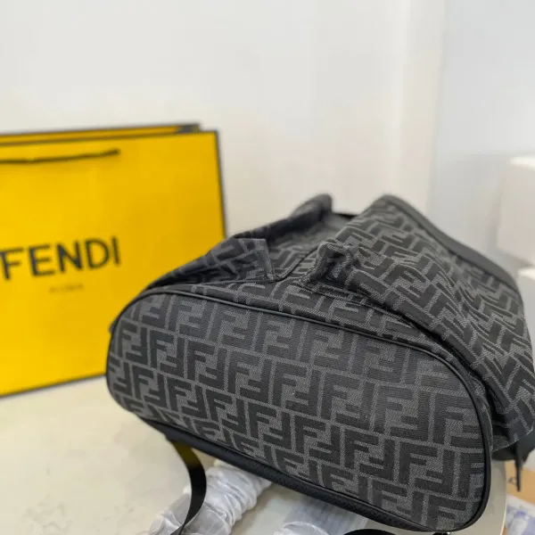 【2026】【FENDI 公式旗艦店】フェンディ リュックサック 当日出荷 好評に付き再入荷!35*44CM 【2026】【FENDI 公式旗艦店】フェンディ リュックサック 当日出荷 好評に付き再入荷!35*44CM