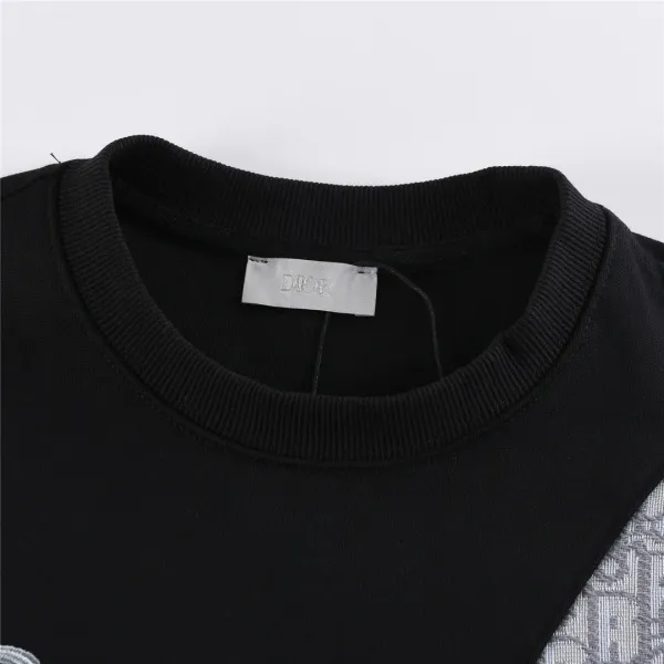 【2026】【DIOR 公式旗艦店】ディオール 丸首の衛衣 スウェットご好評に付き再入荷! 【2026】【DIOR 公式旗艦店】ディオール 丸首の衛衣 スウェットご好評に付き再入荷!
