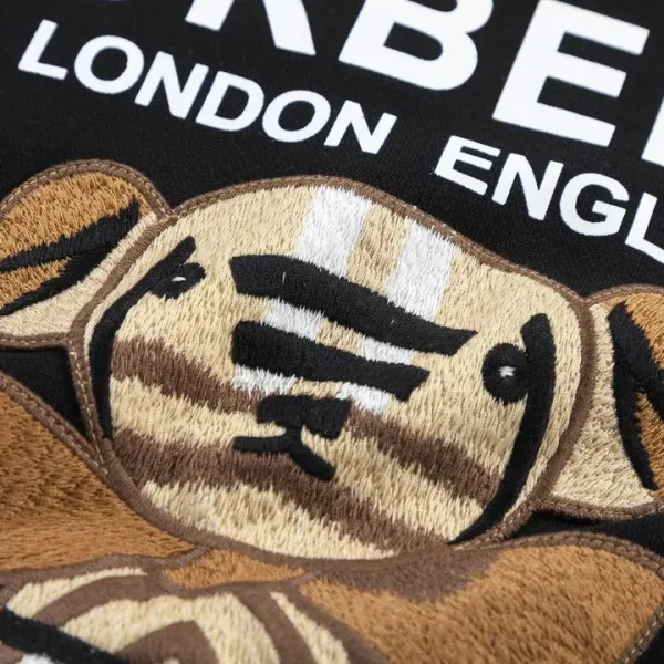 【2026】【BURBERRY 公式旗艦店】バーバリー 丸首の衛衣 スウェット ご好評に付き再入荷! 【2026】【BURBERRY 公式旗艦店】バーバリー 丸首の衛衣 スウェット ご好評に付き再入荷!
