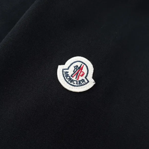 【2026】【MONCLER 公式旗艦店】モンクレール 丸首の衛衣 スウェットご好評に付き再入荷! 【2026】【MONCLER 公式旗艦店】モンクレール 丸首の衛衣 スウェットご好評に付き再入荷!