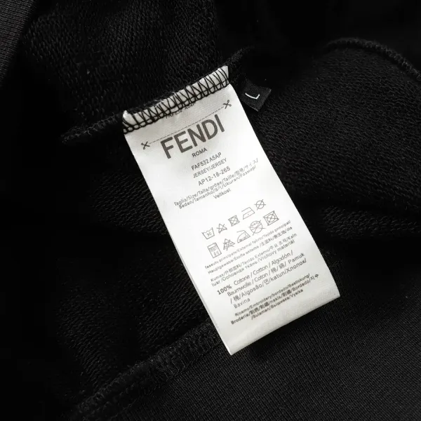 【2026】【FENDI 公式旗艦店】フェンディ丸首の衛衣 スウェット ご好評に付き再入荷! 【2026】【FENDI 公式旗艦店】フェンディ丸首の衛衣 スウェット ご好評に付き再入荷!
