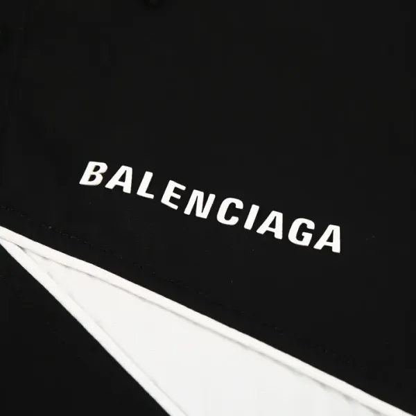 【2026】【BALENCIAGA  公式旗艦店】バレンシアガ   シャツ   ご好評に付き再入荷！