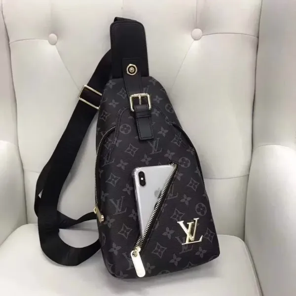 【2026】【LOUIS VUITTON  公式 旗艦店】 ルイヴィトン   胸ポケット当日出荷 好評に付き再入荷！33*18*8CM