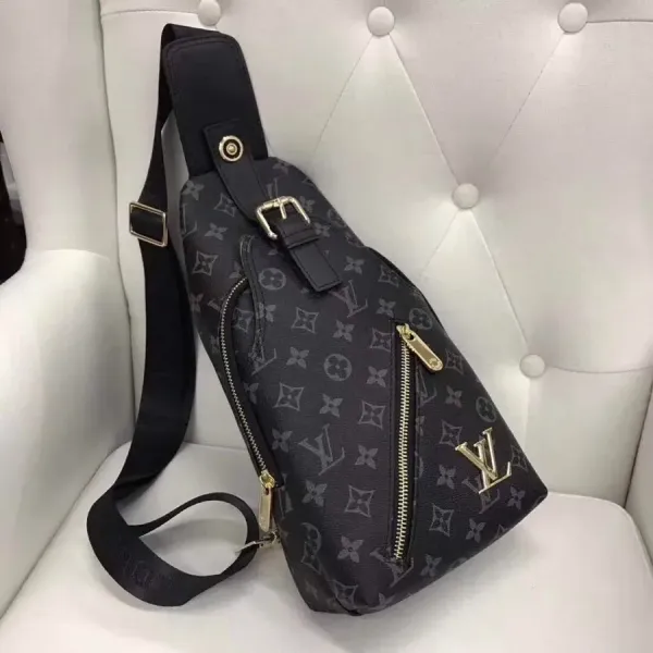 【2026】【LOUIS VUITTON  公式 旗艦店】 ルイヴィトン   胸ポケット当日出荷 好評に付き再入荷！33*18*8CM
