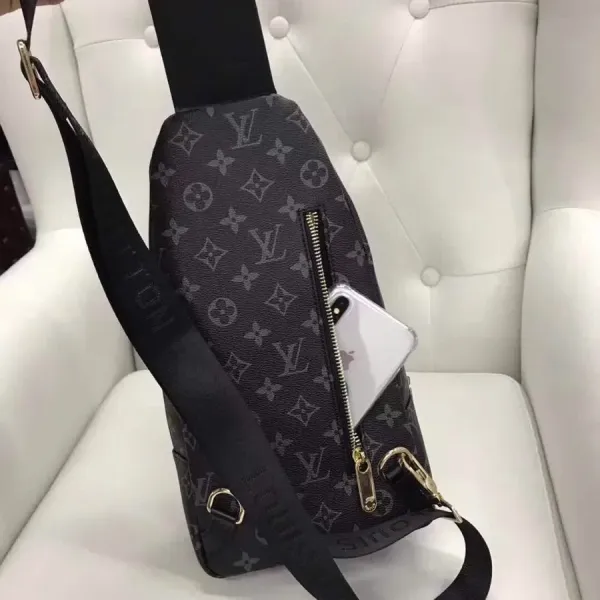 【2026】【LOUIS VUITTON  公式 旗艦店】 ルイヴィトン   胸ポケット当日出荷 好評に付き再入荷！33*18*8CM