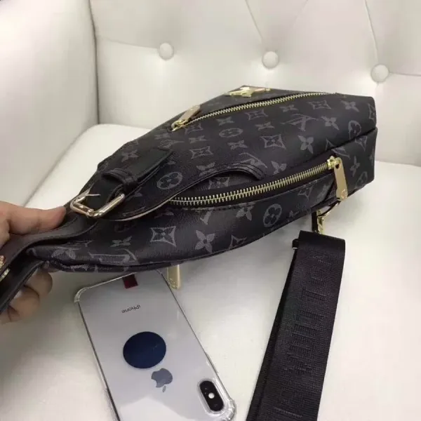 【2026】【LOUIS VUITTON  公式 旗艦店】 ルイヴィトン   胸ポケット当日出荷 好評に付き再入荷！33*18*8CM