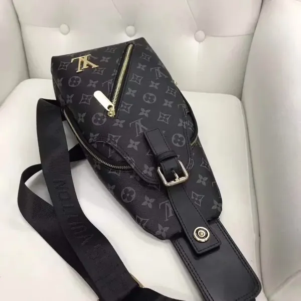 【2026】【LOUIS VUITTON  公式 旗艦店】 ルイヴィトン   胸ポケット当日出荷 好評に付き再入荷！33*18*8CM