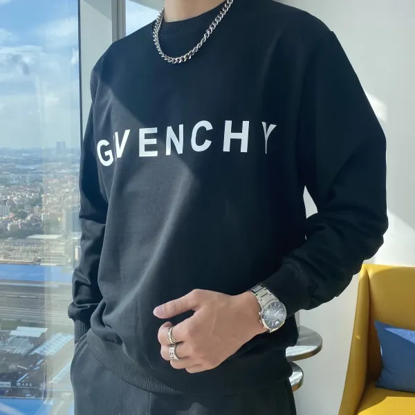 【2026】【GIVENCHY  公式旗艦店】ジバンシー 丸首の衛衣 スウェットご好評に付き再入荷！