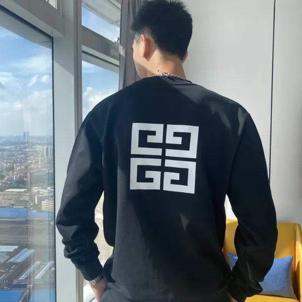 【2026】【GIVENCHY  公式旗艦店】ジバンシー 丸首の衛衣 スウェットご好評に付き再入荷！