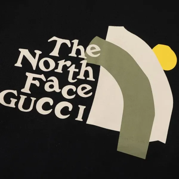 【2026】【GUCCI 公式旗艦店】グッチ 丸首の衛衣 スウェットご好評に付き再入荷! 【2026】【GUCCI 公式旗艦店】グッチ 丸首の衛衣 スウェットご好評に付き再入荷!