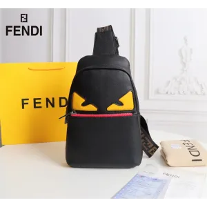 【2026】【FENDI 公式 旗艦店】フェンディ 胸ポケット当日出荷 好評に付き再入荷！19*26*6.5CM