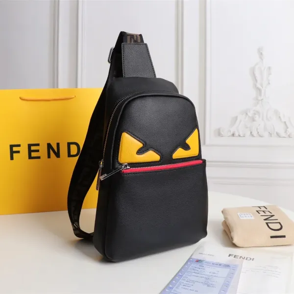 【2026】【FENDI 公式 旗艦店】フェンディ 胸ポケット当日出荷 好評に付き再入荷！19*26*6.5CM