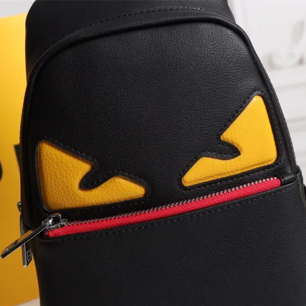 【2026】【FENDI 公式 旗艦店】フェンディ 胸ポケット当日出荷 好評に付き再入荷！19*26*6.5CM